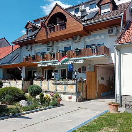 SzigetvárLenzl'S Panzio住宿加早餐旅馆 外观 照片